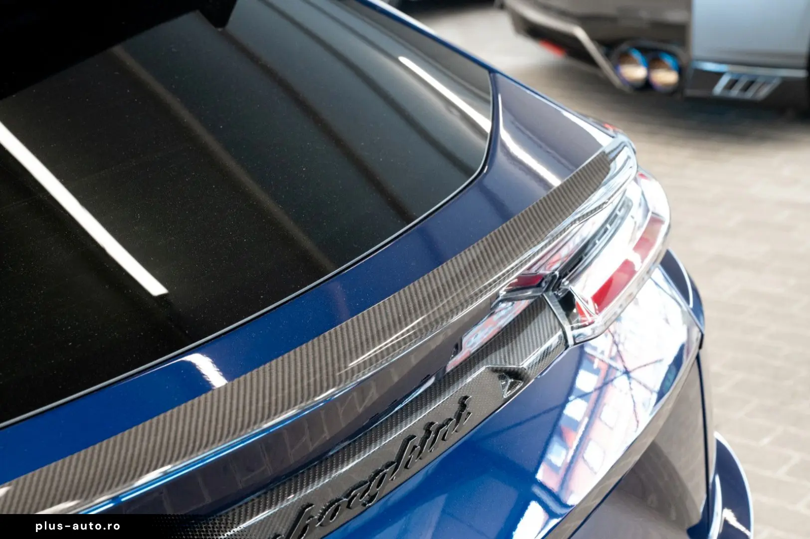 LAMBORGHINI Urus Performante FULL CARBON AKRAPOVIC B&O VOLL