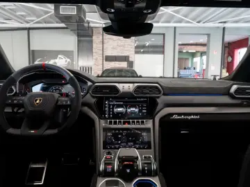 LAMBORGHINI Urus Performante FULL CARBON AKRAPOVIC B&O VOLL