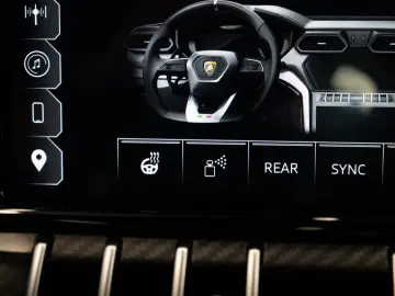 LAMBORGHINI Urus Performante FULL CARBON AKRAPOVIC B&O VOLL