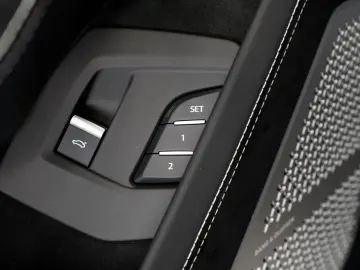 LAMBORGHINI Urus Performante FULL CARBON AKRAPOVIC B&O VOLL