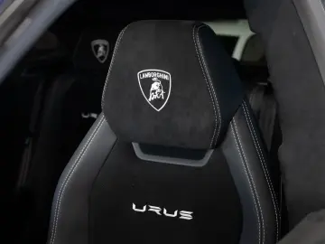 LAMBORGHINI Urus Performante FULL CARBON AKRAPOVIC B&O VOLL