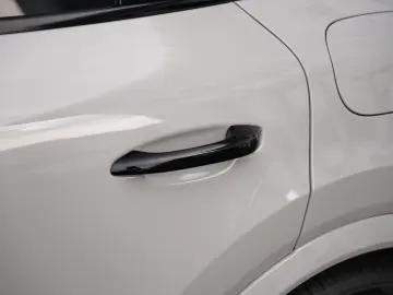 PORSCHE E-Hybrid Coupé ACC-LUFTF-PANO-HD-AHK-HUD-BOSE-RS