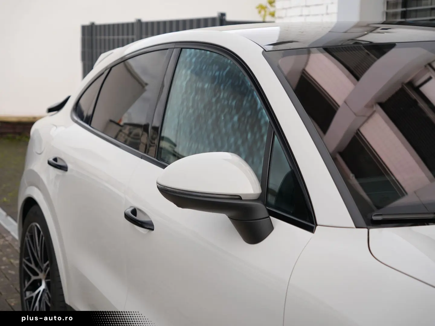 PORSCHE E-Hybrid Coupé ACC-LUFTF-PANO-HD-AHK-HUD-BOSE-RS