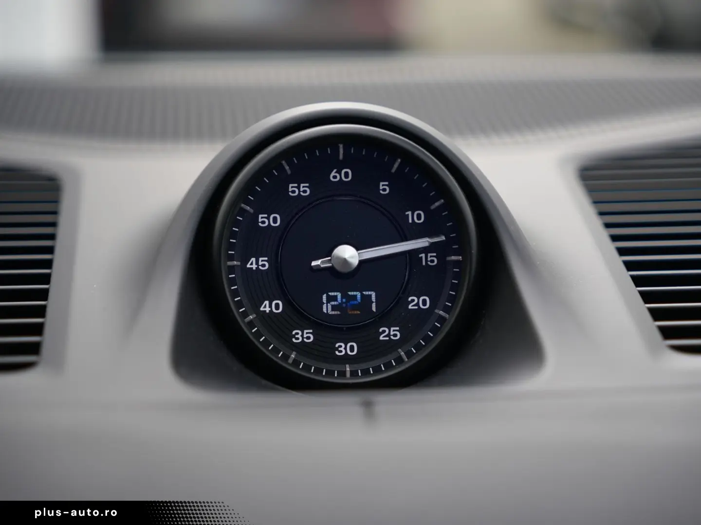 PORSCHE E-Hybrid Coupé ACC-LUFTF-PANO-HD-AHK-HUD-BOSE-RS
