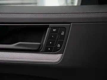 PORSCHE E-Hybrid Coupé ACC-LUFTF-PANO-HD-AHK-HUD-BOSE-RS