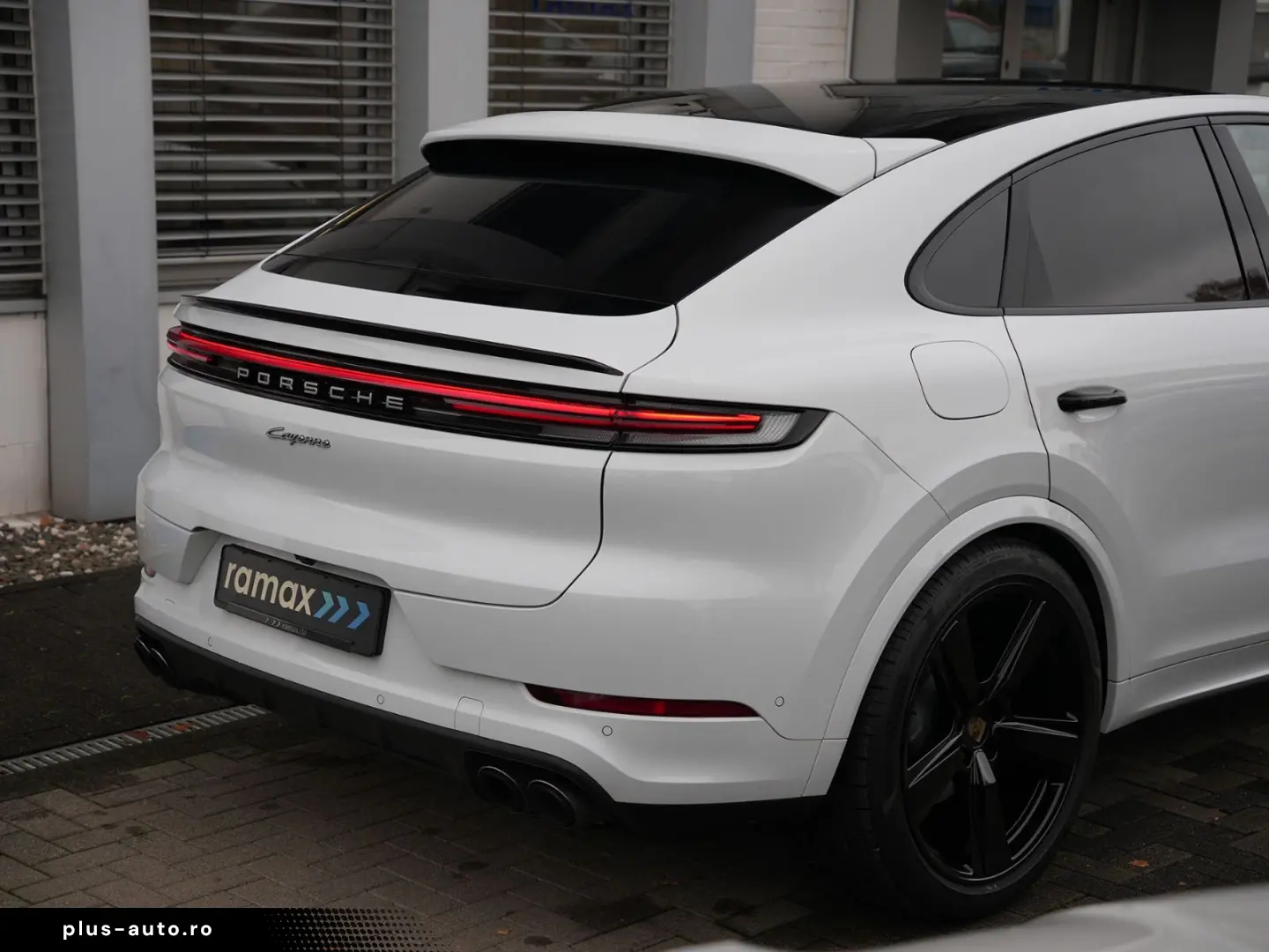 PORSCHE E-Hybrid Coupé SPORTDESIGN-ACC-LUFTF.-PANO-VOLL