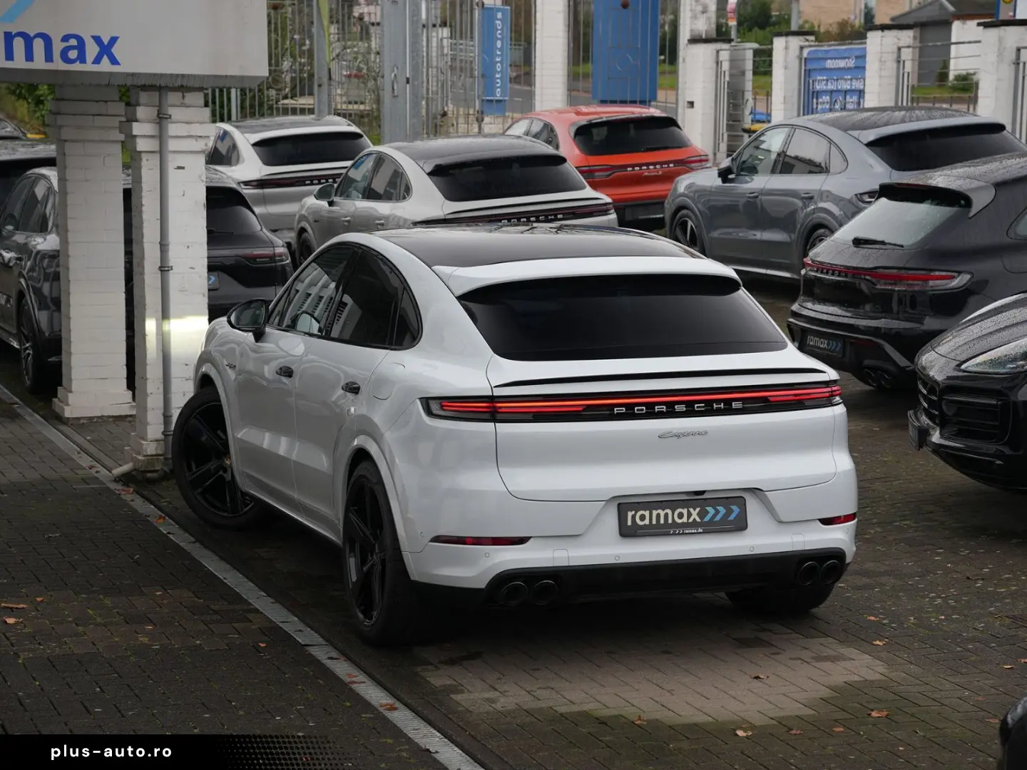 PORSCHE E-Hybrid Coupé SPORTDESIGN-ACC-LUFTF.-PANO-VOLL