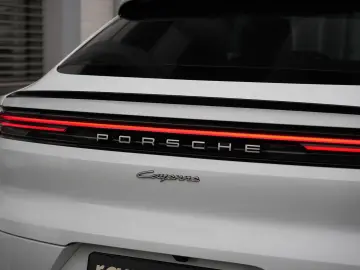 PORSCHE E-Hybrid Coupé SPORTDESIGN-ACC-LUFTF.-PANO-VOLL