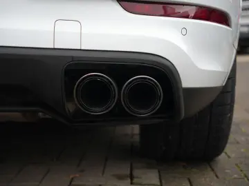 PORSCHE E-Hybrid Coupé SPORTDESIGN-ACC-LUFTF.-PANO-VOLL