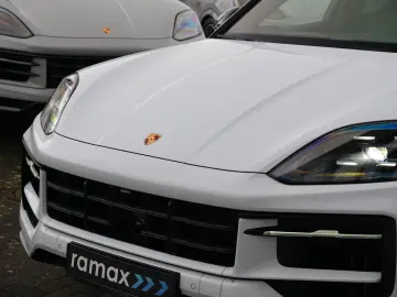 PORSCHE E-Hybrid Coupé SPORTDESIGN-ACC-LUFTF.-PANO-VOLL