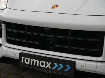 PORSCHE E-Hybrid Coupé SPORTDESIGN-ACC-LUFTF.-PANO-VOLL