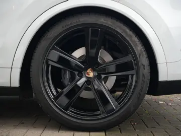 PORSCHE E-Hybrid Coupé SPORTDESIGN-ACC-LUFTF.-PANO-VOLL