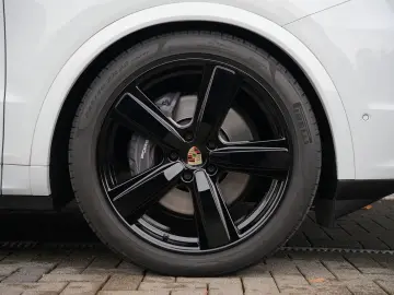 PORSCHE E-Hybrid Coupé SPORTDESIGN-ACC-LUFTF.-PANO-VOLL