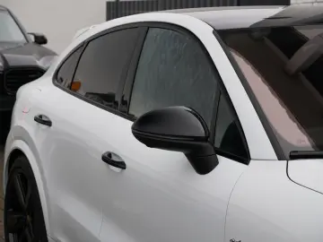 PORSCHE E-Hybrid Coupé SPORTDESIGN-ACC-LUFTF.-PANO-VOLL