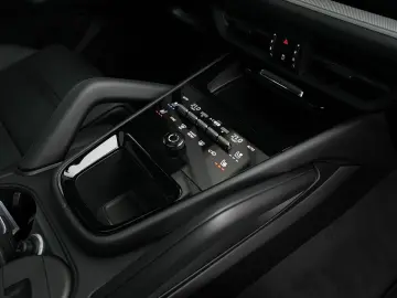 PORSCHE E-Hybrid Coupé SPORTDESIGN-ACC-LUFTF.-PANO-VOLL