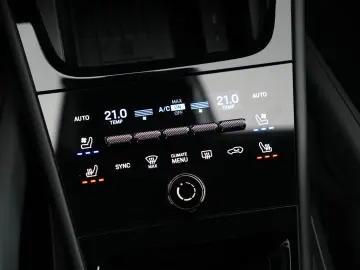 PORSCHE E-Hybrid Coupé SPORTDESIGN-ACC-LUFTF.-PANO-VOLL