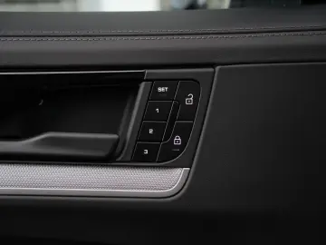 PORSCHE E-Hybrid Coupé SPORTDESIGN-ACC-LUFTF.-PANO-VOLL