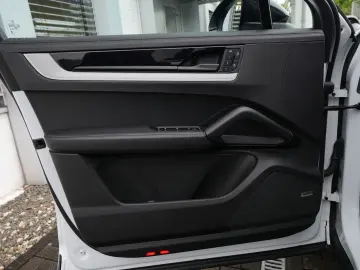 PORSCHE E-Hybrid Coupé SPORTDESIGN-ACC-LUFTF.-PANO-VOLL