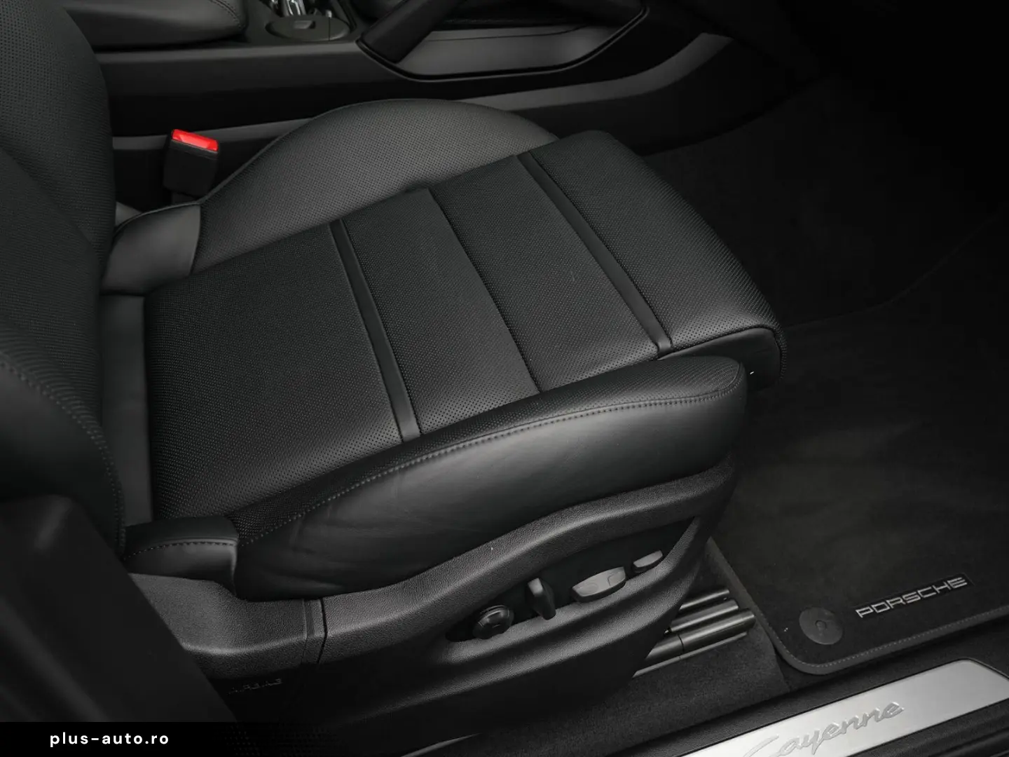 PORSCHE E-Hybrid Coupé SPORTDESIGN-ACC-LUFTF.-PANO-VOLL