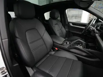 PORSCHE E-Hybrid Coupé SPORTDESIGN-ACC-LUFTF.-PANO-VOLL