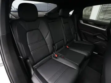 PORSCHE E-Hybrid Coupé SPORTDESIGN-ACC-LUFTF.-PANO-VOLL