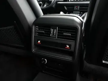 PORSCHE E-Hybrid Coupé SPORTDESIGN-ACC-LUFTF.-PANO-VOLL