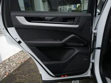 PORSCHE E-Hybrid Coupé SPORTDESIGN-ACC-LUFTF.-PANO-VOLL