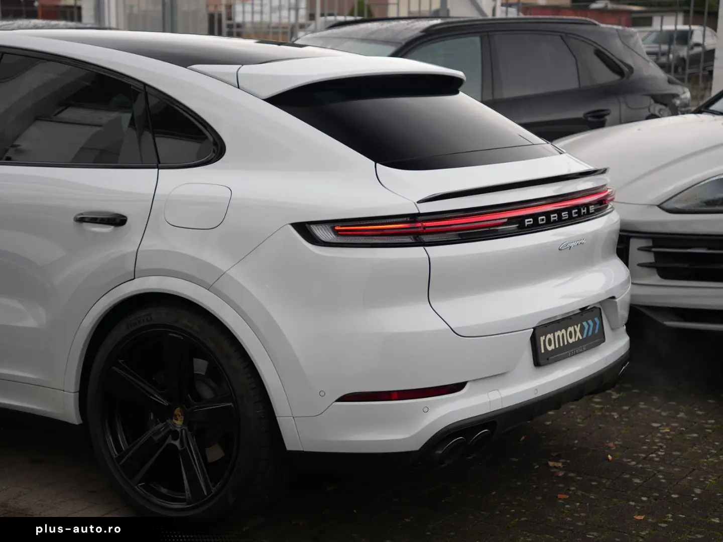 PORSCHE E-Hybrid Coupé SPORTDESIGN-ACC-LUFTF.-PANO-VOLL