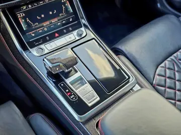 AUDI Q8 60 TFSI e 3.0 quattro