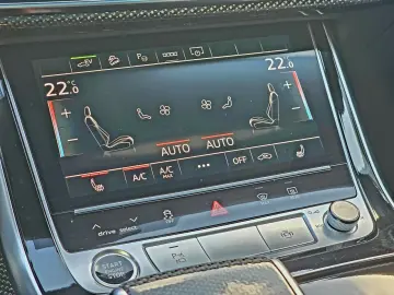 AUDI Q8 60 TFSI e 3.0 quattro