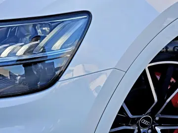 AUDI Q8 60 TFSI e 3.0 quattro