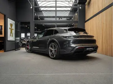 PORSCHE Taycan 4S Cross Turismo Off Road Design 4S Cross