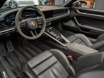 PORSCHE 992 992 Carrera 4S Cabrio Burmester Sportuitlaat
