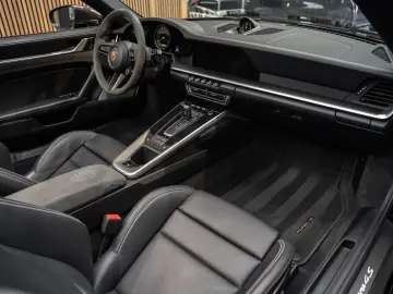 PORSCHE 992 992 Carrera 4S Cabrio Burmester Sportuitlaat