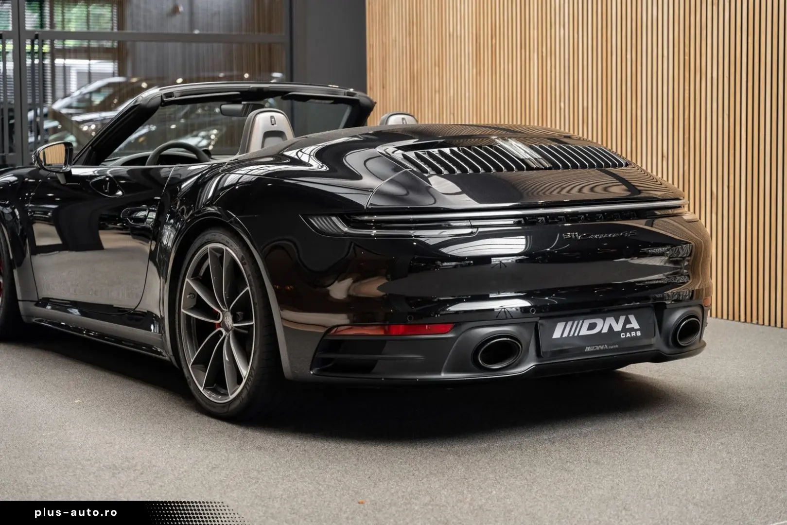 PORSCHE 992 992 Carrera 4S Cabrio Burmester Sportuitlaat