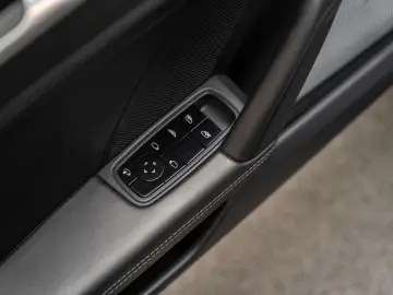 PORSCHE 992 992 Carrera 4S Cabrio Burmester Sportuitlaat