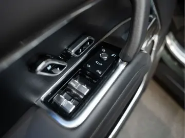 LAND ROVER Range Rover P550e Autobiography Belgravia Green