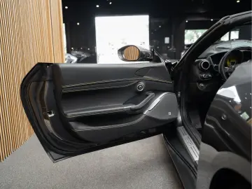 FERRARI Portofino M V8 HELE Carbon Daytona Seats 3.9 Por