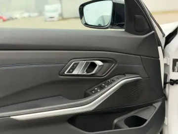 BMW 320 d xDrive M-SPORT StdHzg. ACC 19 Shadow Spur