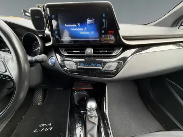 TOYOTA C-HR 1.8 Club 2xKlima ACC AUT Fernlichtass. Kam.