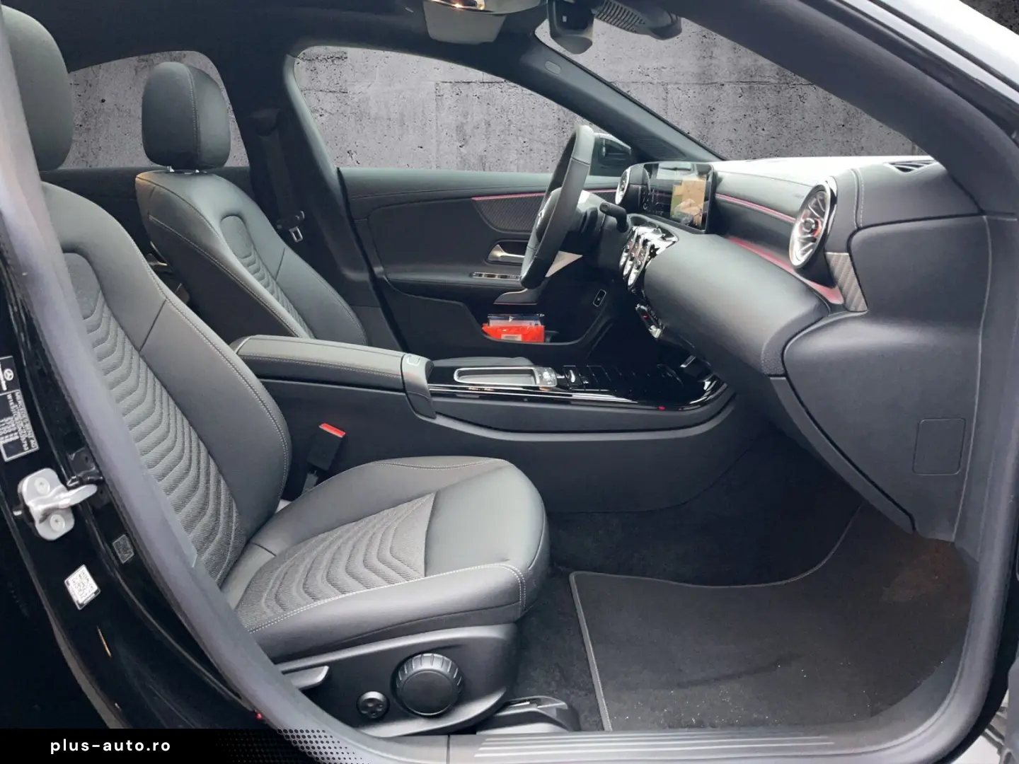 MERCEDES-BENZ CLA 200 d  NIGHT AHK DISTRO PANO 360