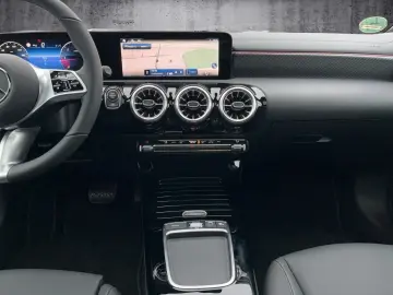 MERCEDES-BENZ CLA 200 d  NIGHT AHK DISTRO PANO 360