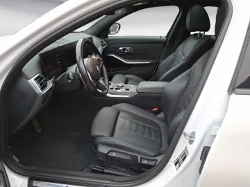 BMW 320d Aut. Limousine M Sportpaket Navi Glasdach B
