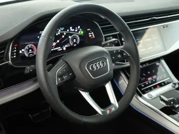 AUDI Q8 50 TDI FL S line