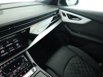 AUDI Q8 50 TDI FL S line