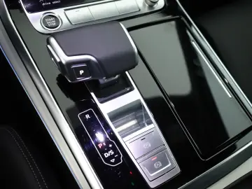 AUDI Q8 50 TDI FL S line