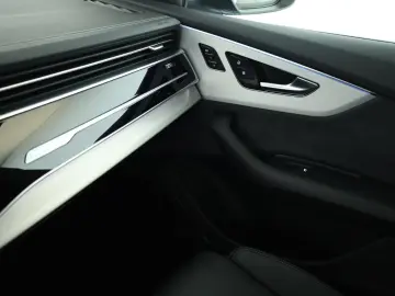 AUDI Q8 50 TDI FL S line