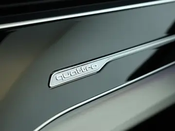 AUDI Q8 50 TDI FL S line