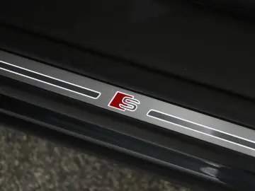 AUDI Q8 50 TDI FL S line