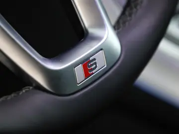 AUDI Q8 50 TDI FL S line